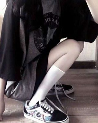 【首发热文】《卷王保送去宫斗！我考上贵妃了》江疏月