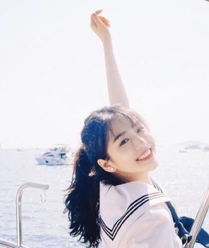 站在墙外等红杏