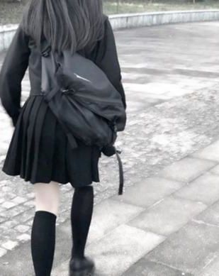 【吾垠小说】我天生白发,室友却说我军训故意染发