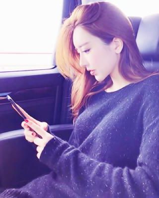 《咬裙边》作者:甜梨绘